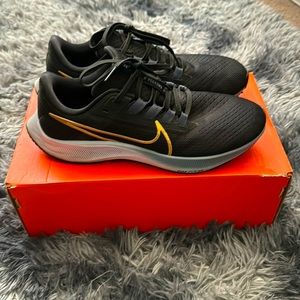 Women's NIKE AIR ZOOM PEGASUS 38 Size 9